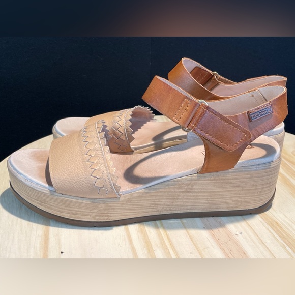 PIKOLINOS Shoes - PIKOLINOS woman leather platform sandal US 10